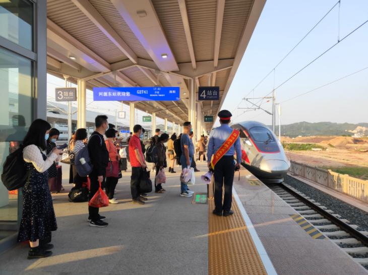 此外,途經河源火車站的部分列車發生停站變化,其中北京西-深圳東k105