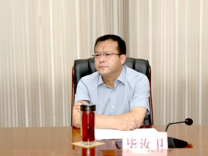 县委书记毕汝卫调研县经济开发区和安全生产工作_政务