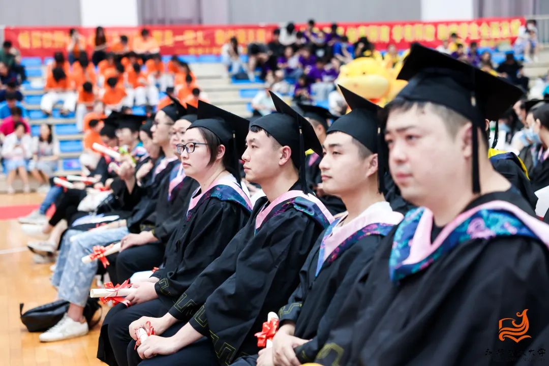 全文丨江苏开放大学校长崔新有在2022届毕业典礼上的致辞《敢想敢做蕴
