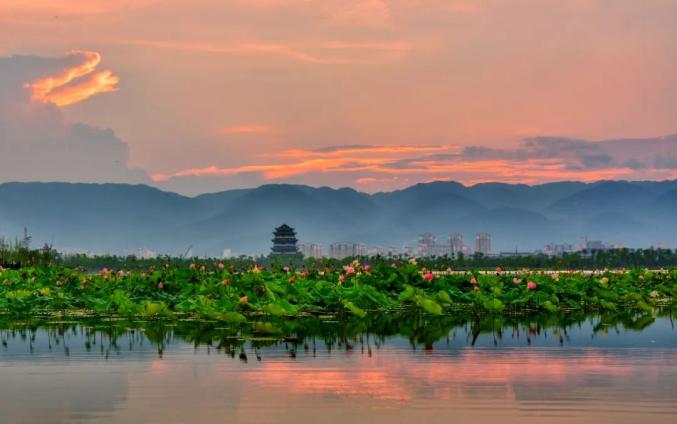 南方丝绸之路与茶马古道古称永昌保山坐标:保山市青华海湖心岛气质