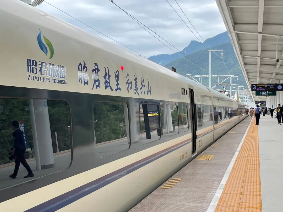 郑渝高铁全线通车串起襄阳神农架恩施著名景点