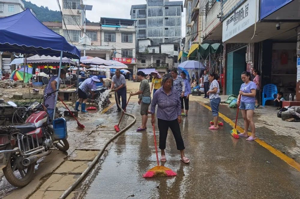 大同乡闻汛而上彰显防汛救灾的巾帼担当