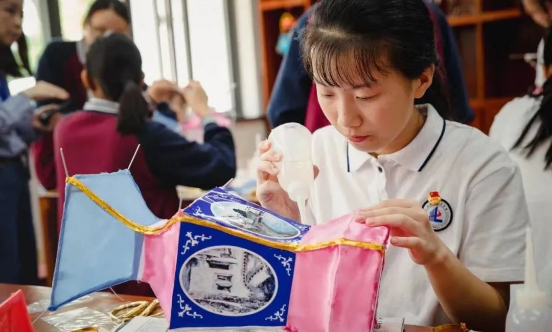 上海师大与罗店中学的合作共建过程中,在学校美育特色发展思路,定位与