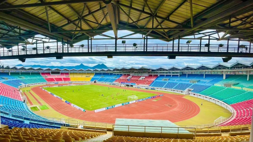 6月20日下午,在丽江市体育场内举行的慧心生命2022中国足球协会会员