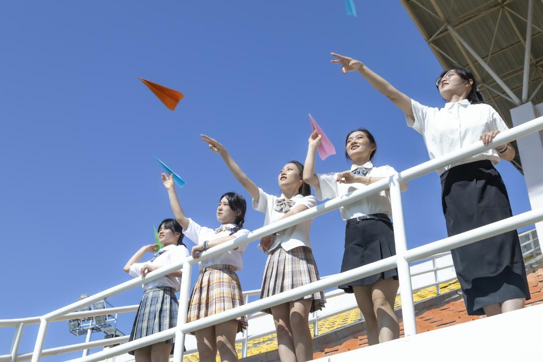 nwafu也不要丢失青春时光中的少年意气不要忘记炽热日光下的呐喊一起