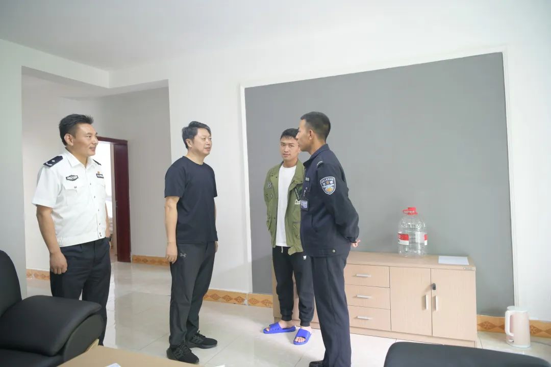 曾永忠到甘孜监狱新都桥管理区检查指导工作