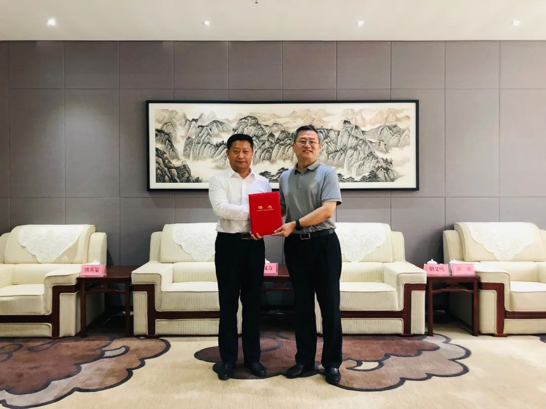 张龙江会见新华集团客人