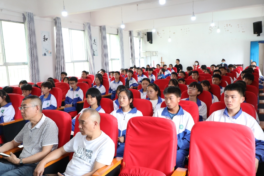 观山湖区朱昌中学禁毒知识进校园
