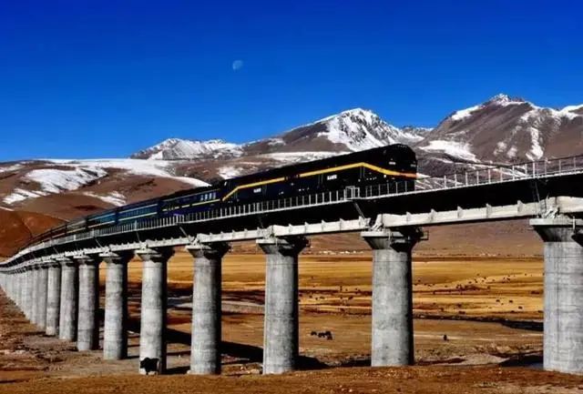 进行整治,对部分桥涵进行改造,对德令哈车站进行扩建,新建海晏车站,对