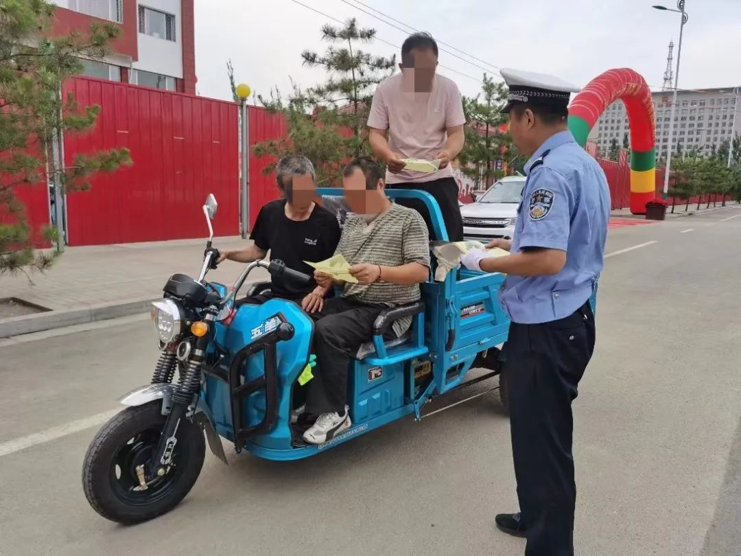 三輪車違法載人朔州交警持續開展三輪車違法載人專項整治行動