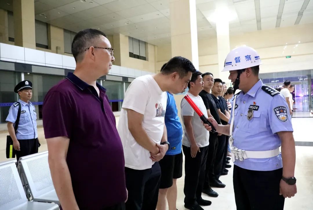 利川公安开展违规饮酒突击检查筑牢纪律防线