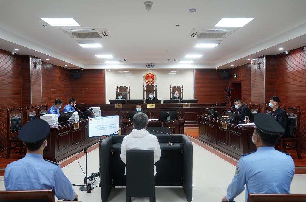 被控受贿735万余元淮南市原副市长汤传信出庭受审