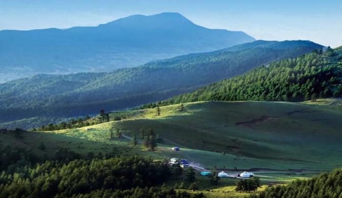 大美山西吕梁苍翠云顶山