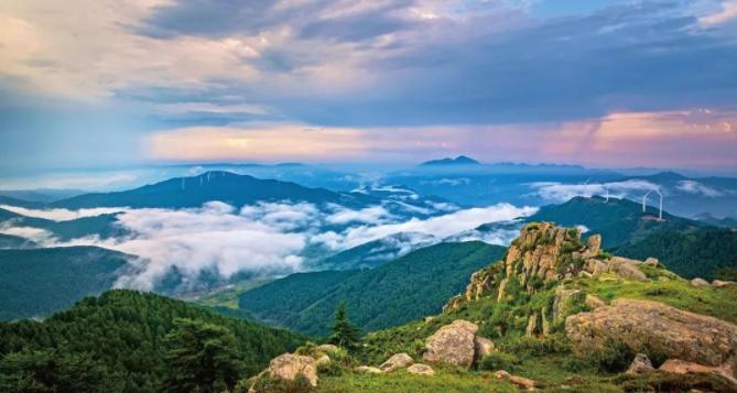 大美山西吕梁苍翠云顶山