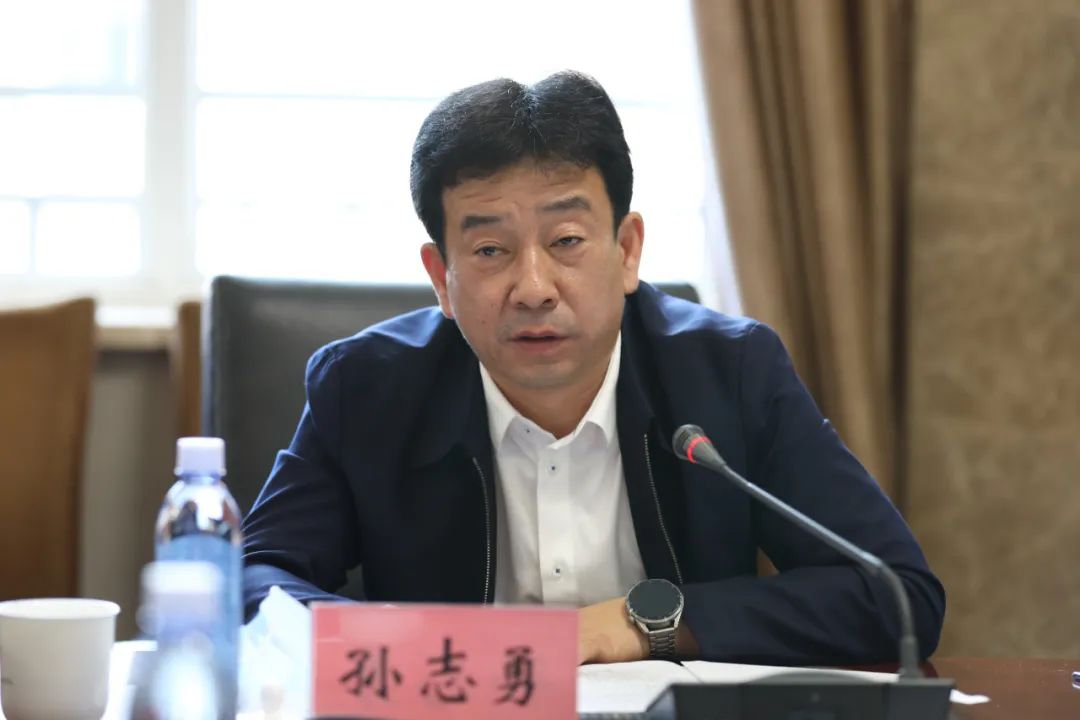 会上,敬海新,任英寰,贾传军,王凌旭,孙志勇,郝玉华,张平伟等市委理论