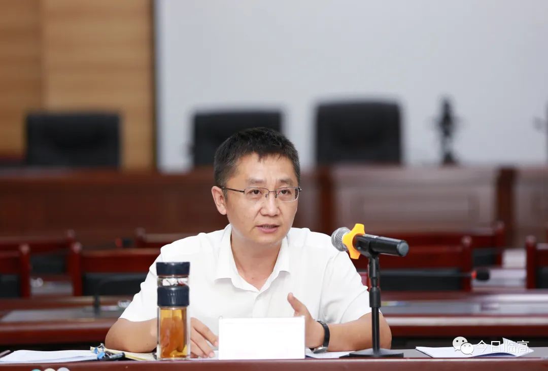 6月21日上午,县委副书记,县长唐守兵主持召开临高县政府党组班子以案