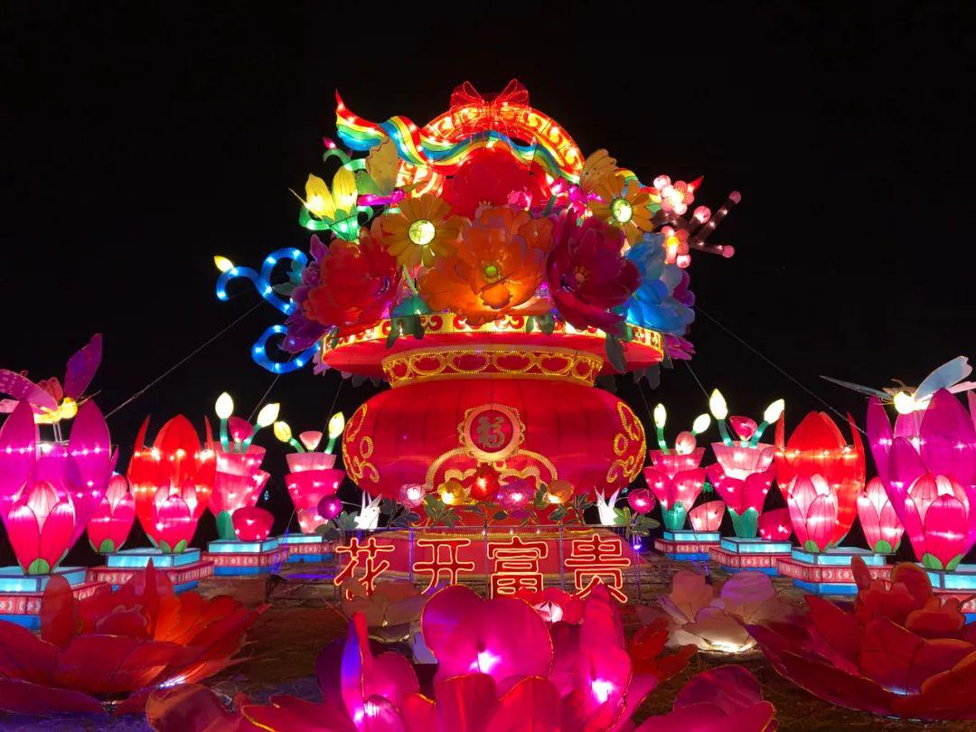 胜芳传统花灯有两千种之多,以动物,植物,人物,器物,建筑,神佛等题材的