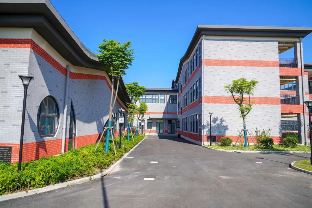 据上海市实验小学长兴分校校长徐进介绍,新校的办学理念和总校一样,