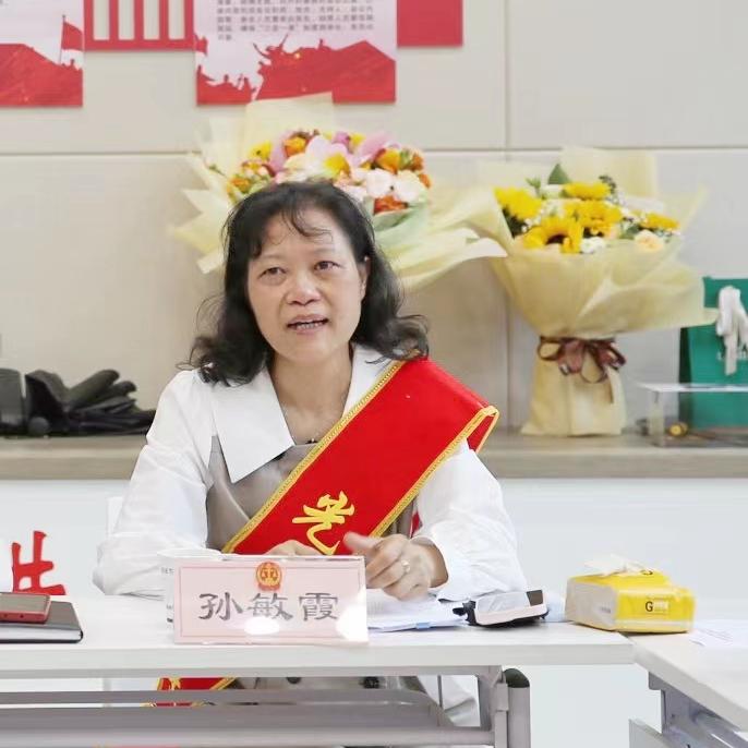 光荣司法路薪火永相传五华法院举行孙敏霞同志荣誉退休仪式暨欢送会