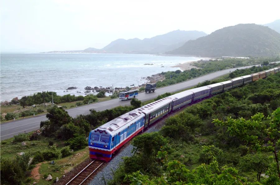 中车革新号高质量出口成为越南铁路动脉主力军