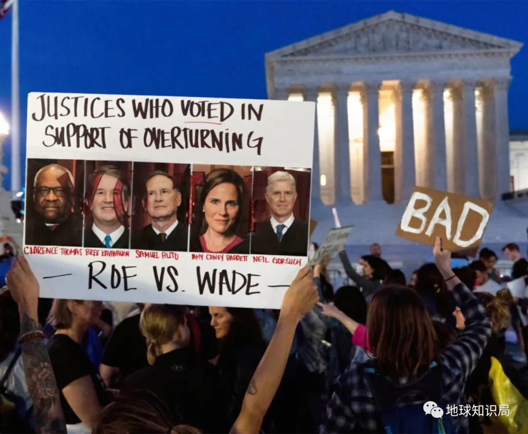 美媒：17名美国会议员在最高法院门外抗议堕胎案裁决时被警察逮捕