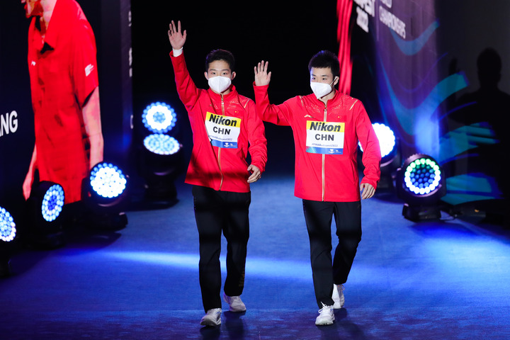 跳水首金祝贺曹缘王宗源