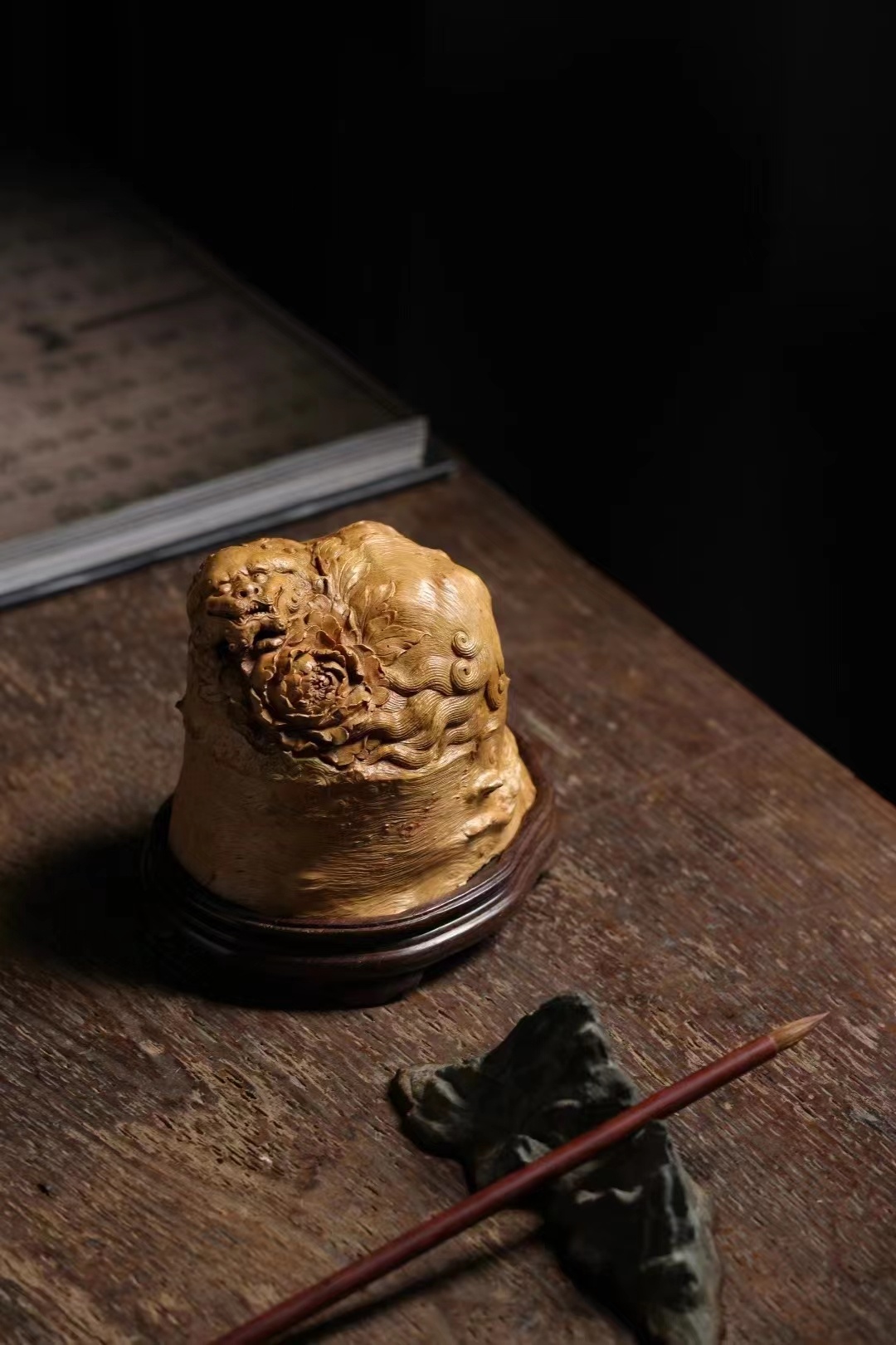 莆田木雕:荔枝木"瑞狮"摆件(受访者供图)