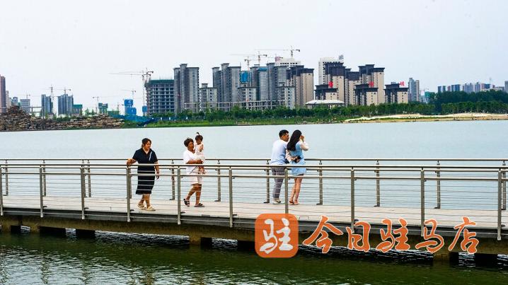 駐馬店人民公園的夏季一幅人與自然的新畫卷