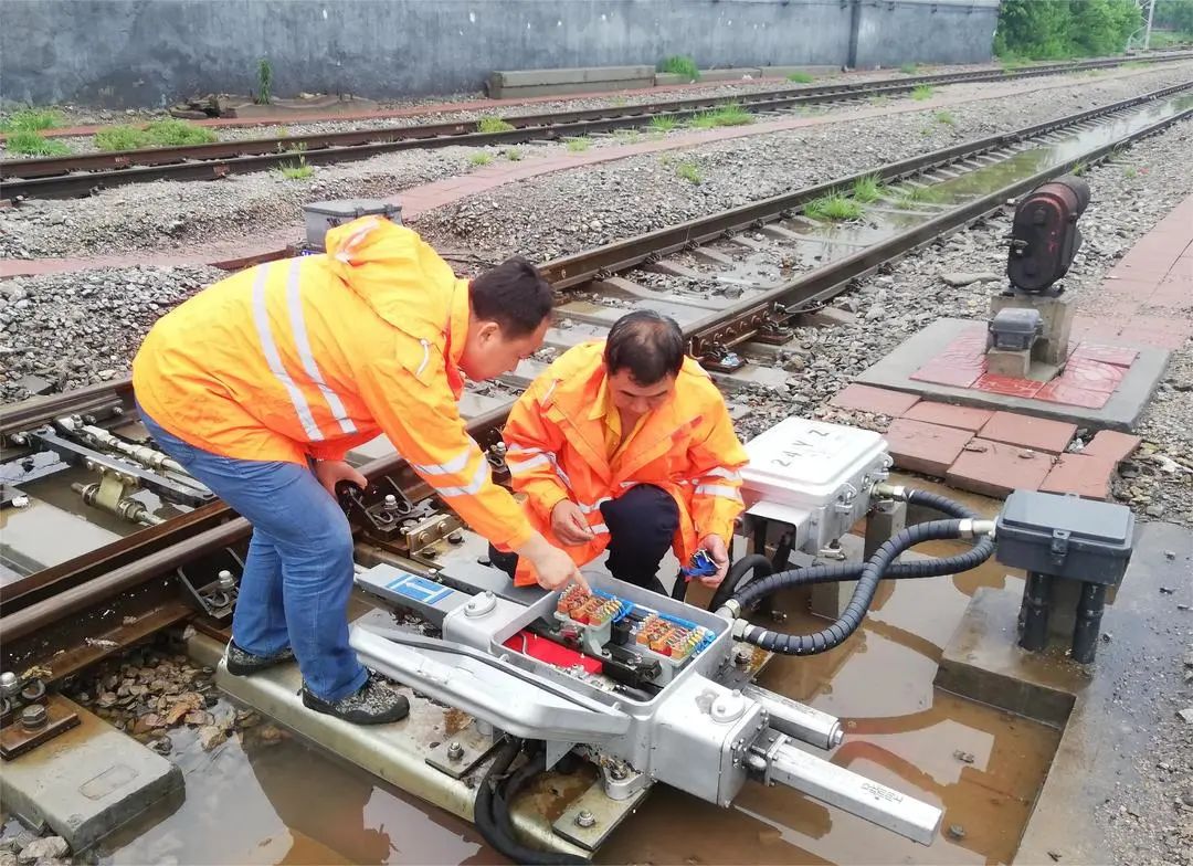 没想到铁路信号工日常还有这项工作