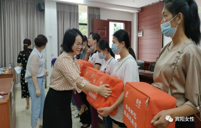 “母亲邮包”传递温暖和爱_澎湃号·政务_澎湃新闻-The Paper