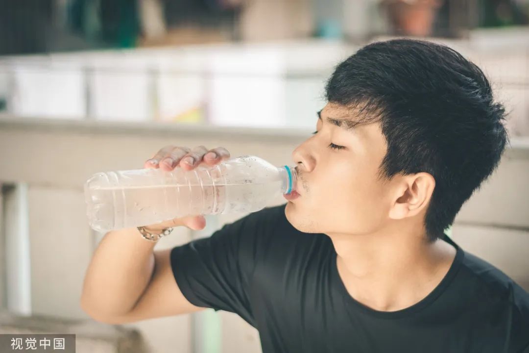 口干舌燥喝再多水也没用