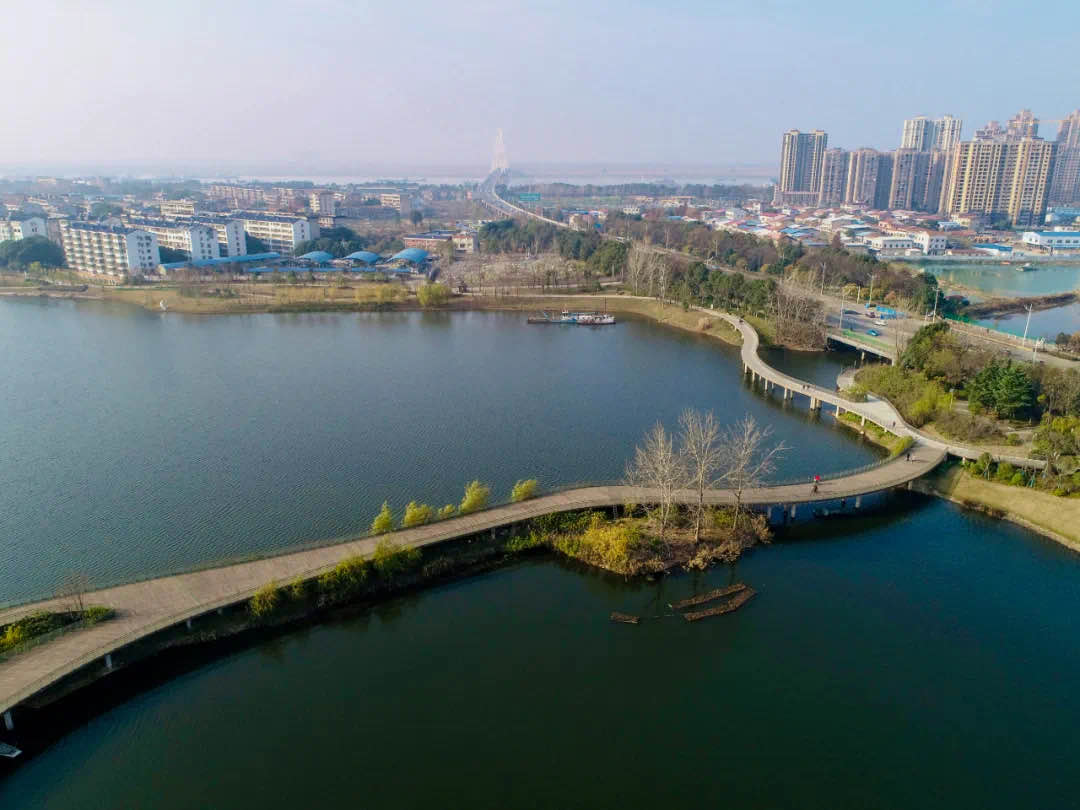 湖南岳阳东风湖 摄影:朱玲