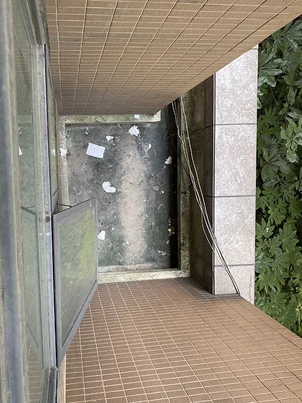 挂心!女童被保姆留传电梯后从8楼坠亡警方立刑案侦办