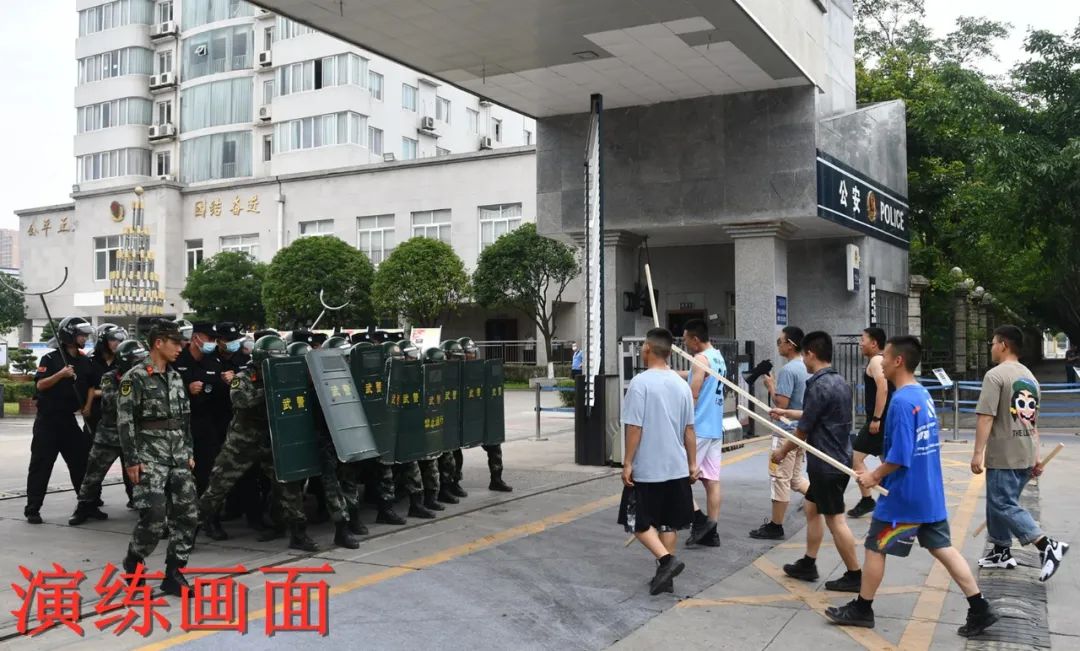 狱地联手制暴徒 快速机动显警威丨四川省嘉陵监狱开展反恐“护航—2022” 狱地应急处突联合演练_澎湃号·政务_澎湃新闻-The Paper