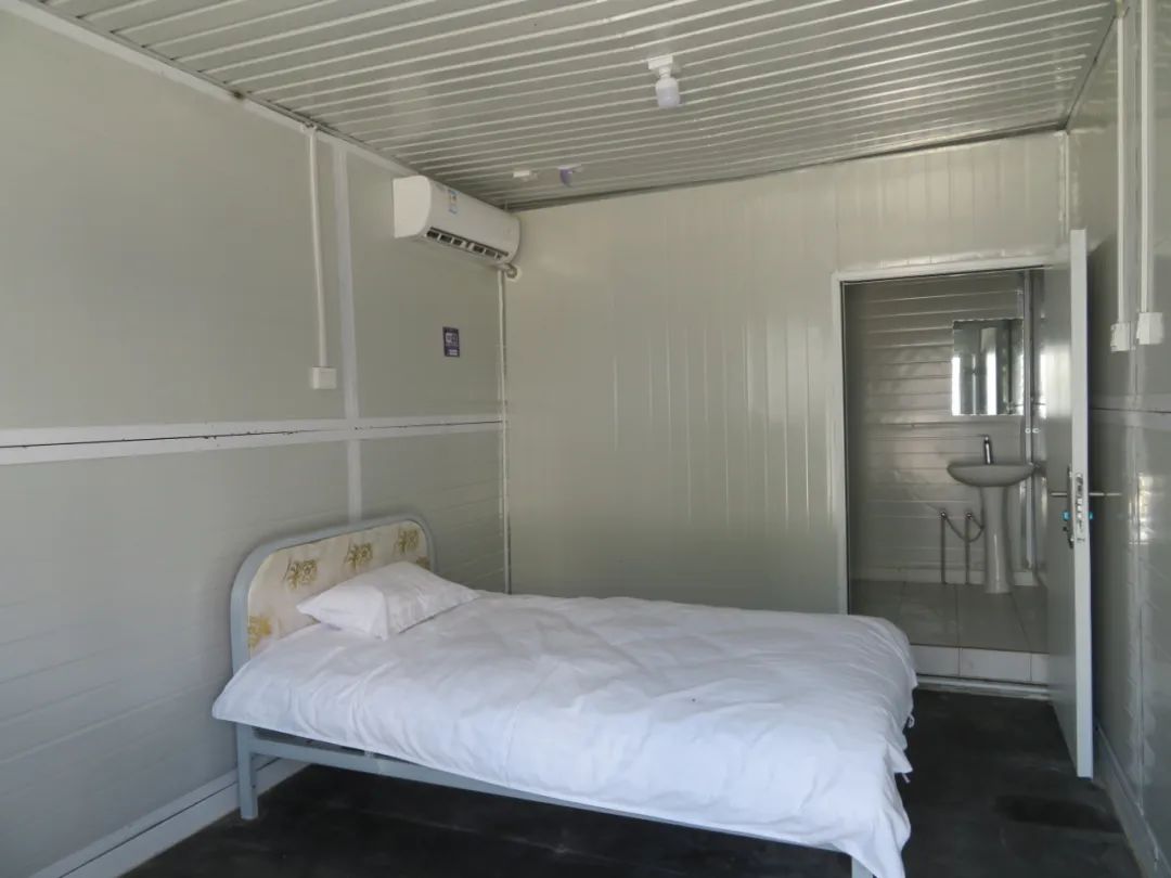 据悉,目前我县共设置隔离点5个,隔离房间1455间