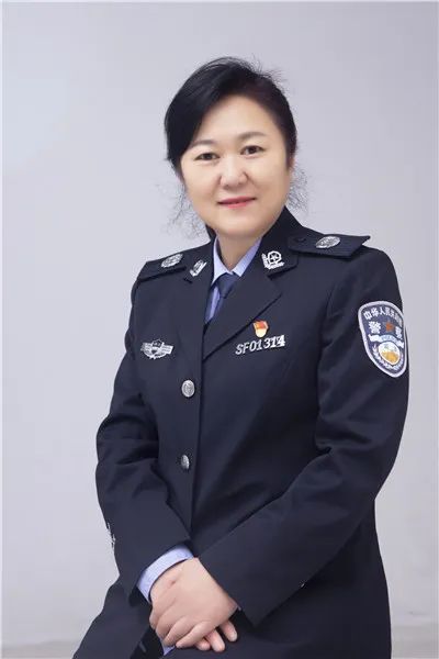 韩建文在基层司法所里一干就是30年,在这个平凡的岗位上做出了不平凡