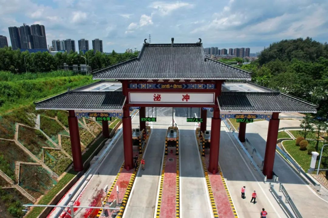 6月30日,海北片区交通综合提升项目完工,广佛高速泌冲收费站入口正式
