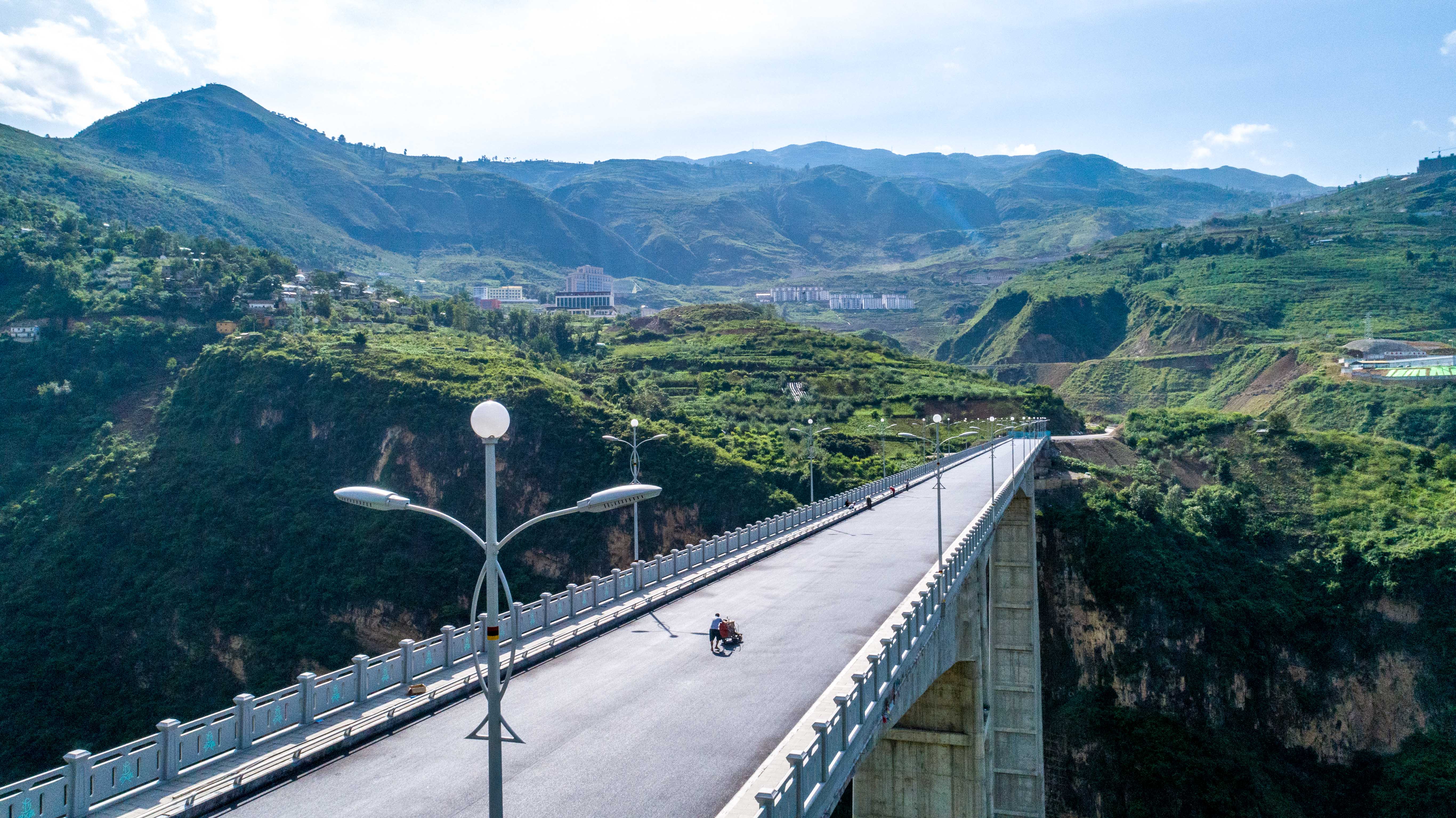 世界第一高桥墩大凉山金阳河三峡连心桥今天通车
