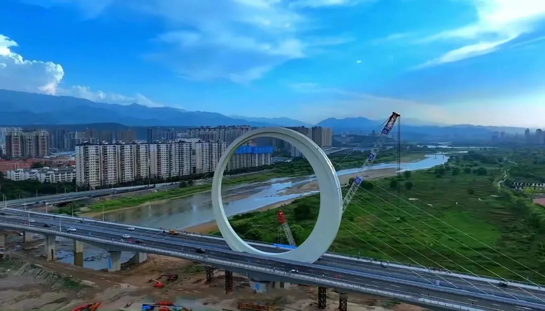 城市名片惊艳亮相九冶参与承建的宝鸡市团结渭河大桥工程主桥钢塔顺利
