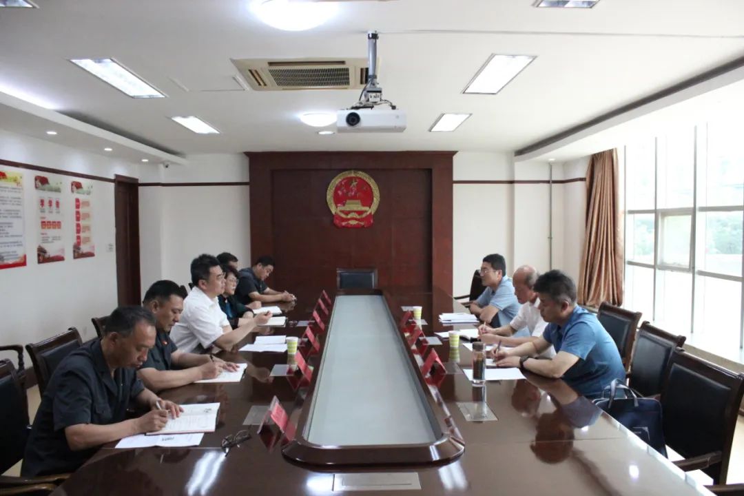 济南市中级人民法院党组成员陶钧一行到钢城区法院调研指导工作并走访