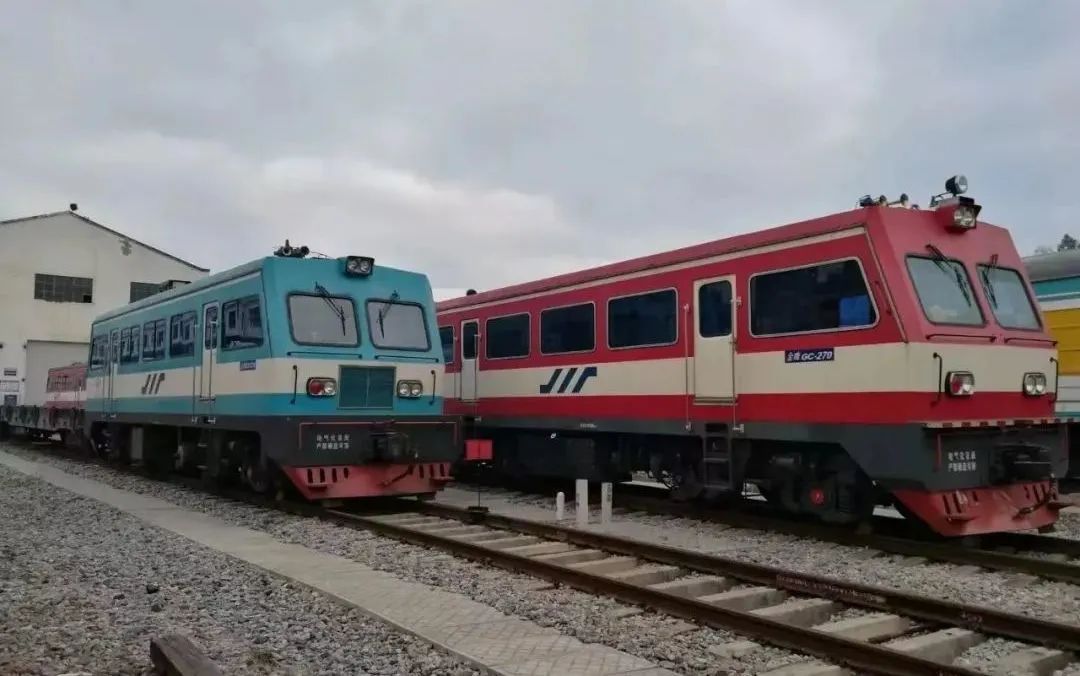 金鹰gc-270型轨道车随着时间的发展,国产轨道车逐渐取代苏联轨道车并