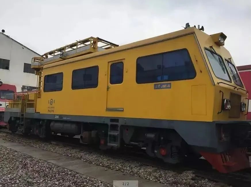 金鹰jw-4型接触网检修轨道车车体采用整体烤漆工艺,车窗为双层铝合金