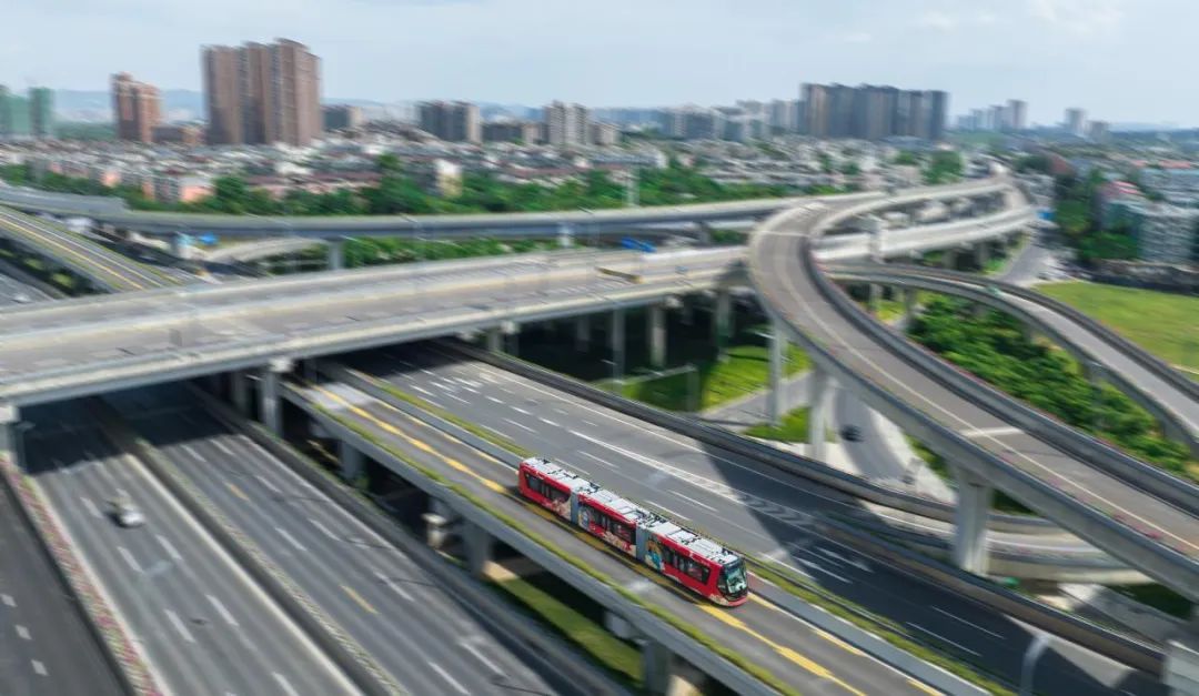 没有轨道的列车来了！(图2)