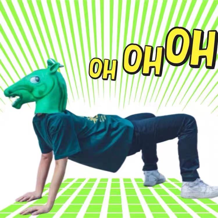 年初的绿马头套截止目前已经有了30多种周边文创包括最先走红的表情包