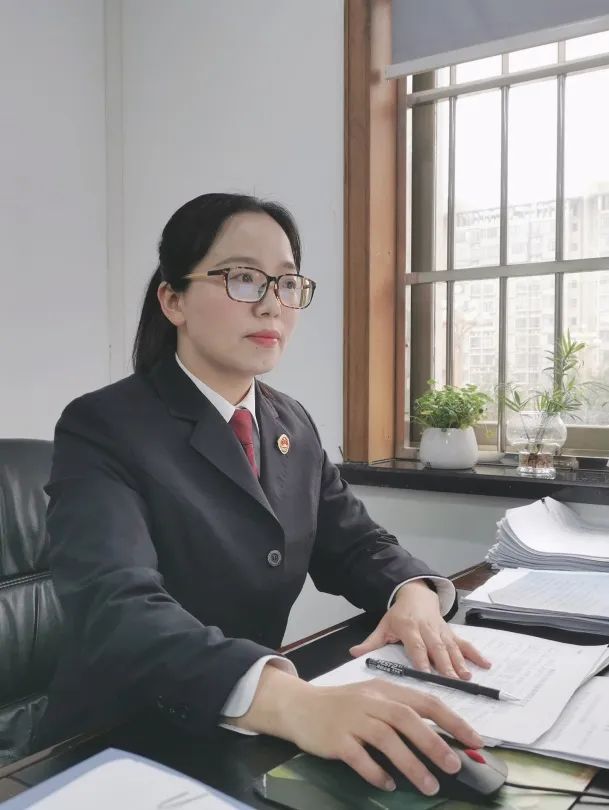 女,汉族,湖南桃江人,1982年5月出生,中共党员,现任天心区人民检察院