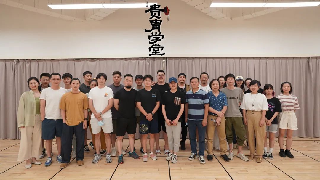 导演胡宗琪执导,国家一级舞美设计师黄楷夫担当舞美设计 石一岑作曲