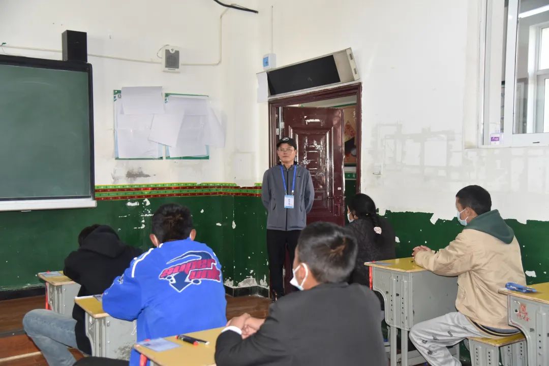 市高级中学副校长次仁玉珍,市教育局师资科巴桑仁增,比如县教育局负责