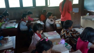 中国绿发会为云南腾冲小曼别完小的山区孩子捐赠图书