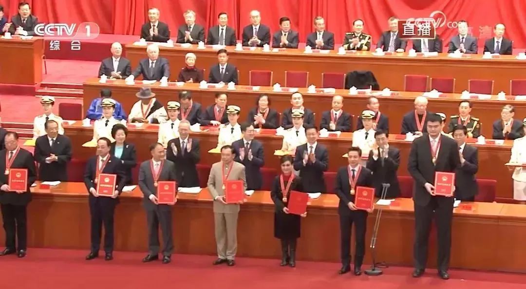 校友给母校捐款1亿_给母校一般捐赠啥_校友对母校寄语