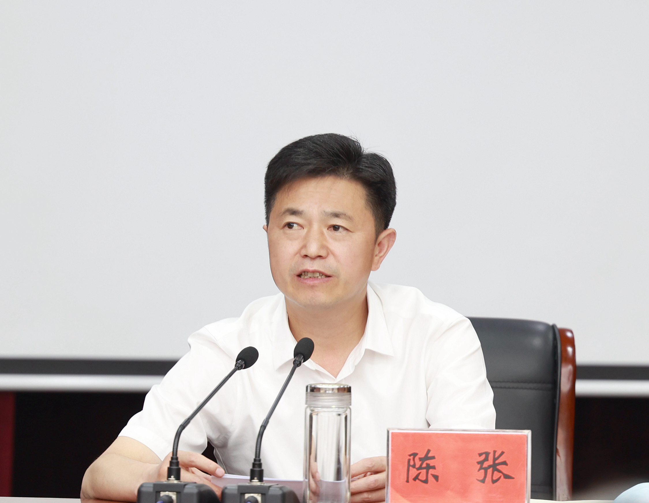 区委副书记,区长陈张要求,要深刻认识当前疫情防控形势的复杂性艰巨性